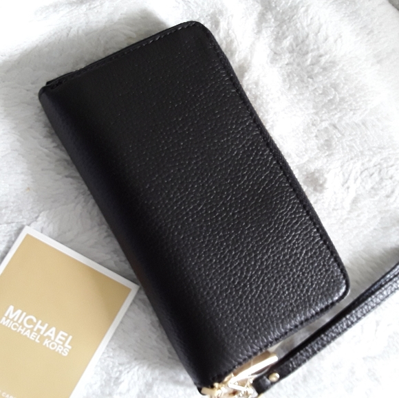 Michael Kors Wristlet - Picture 2 of 5